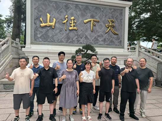 汗水浇灌同心路，径山之巅启新程